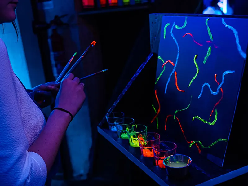 Art and Glow in the Dark - Art and Glow in the Dark Melbourne: Paint and sip experience